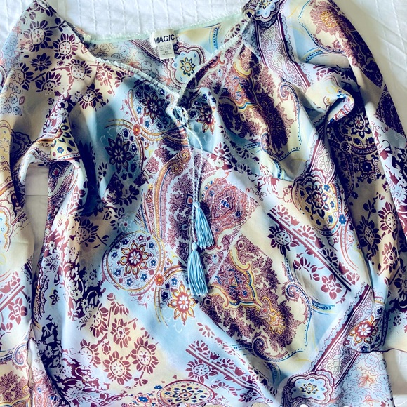 WOMEN’S COLD SHOULDERS BEAUTIFUL TOP SIZE 2X. SOFT FEMININE, COLORFUL FLORALS - Picture 2 of 16